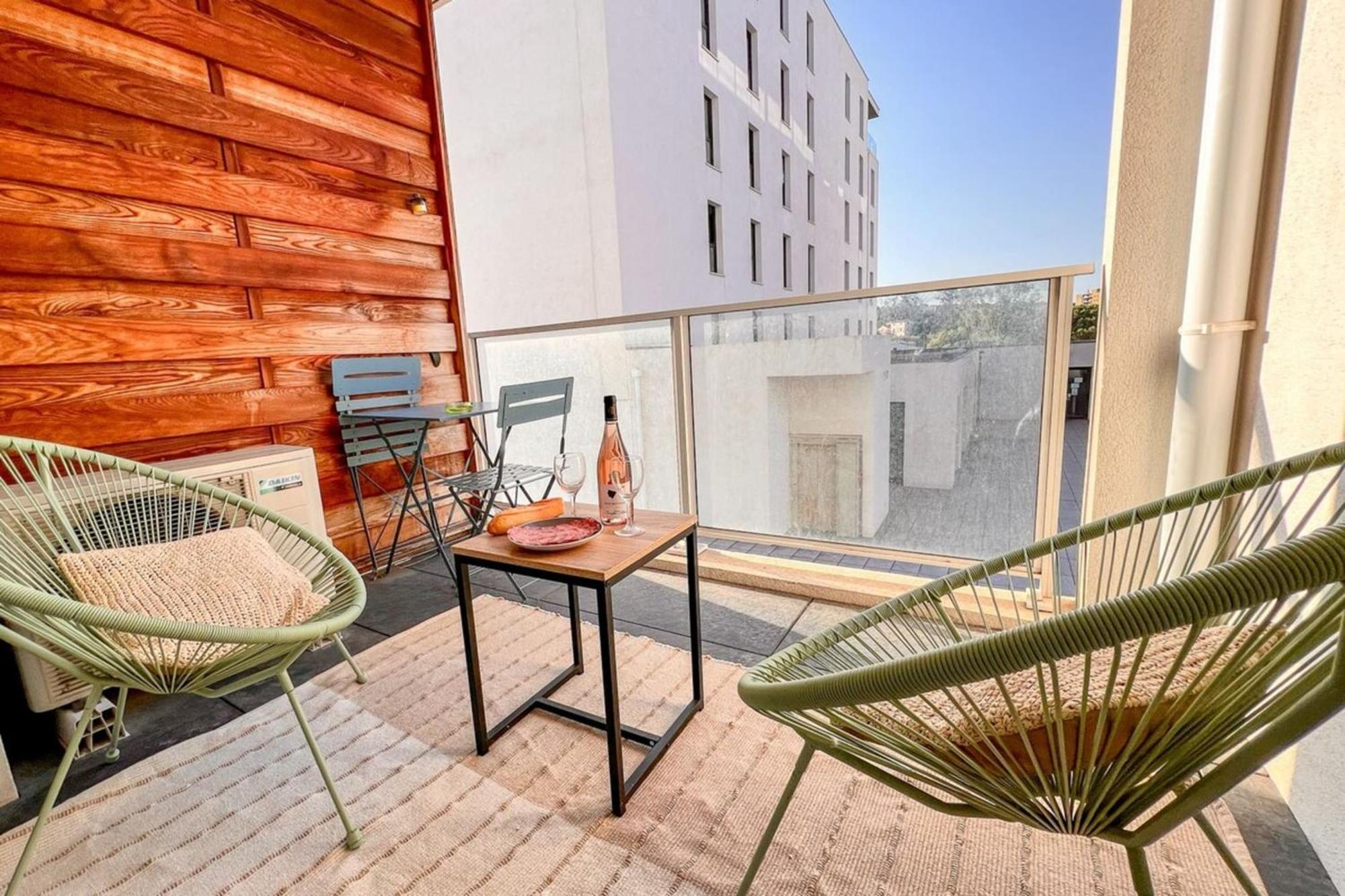 Apartment Gina - Modern Luminous Balcony - By Tgb